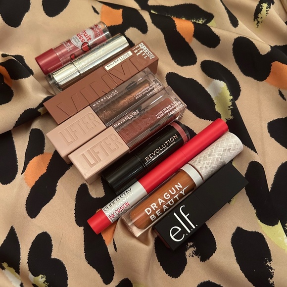 Shopper's Lipstick bundle: Maybelline, ELF, Revlon, Revolution, Essence, Catrice - Picture 1 of 3